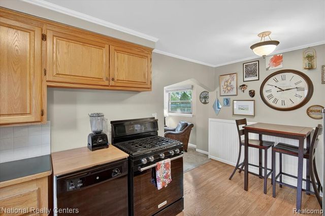 2436 N Vermont Avenue, Royal Oak, MI 48073