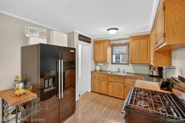 2436 N Vermont Avenue, Royal Oak, MI 48073