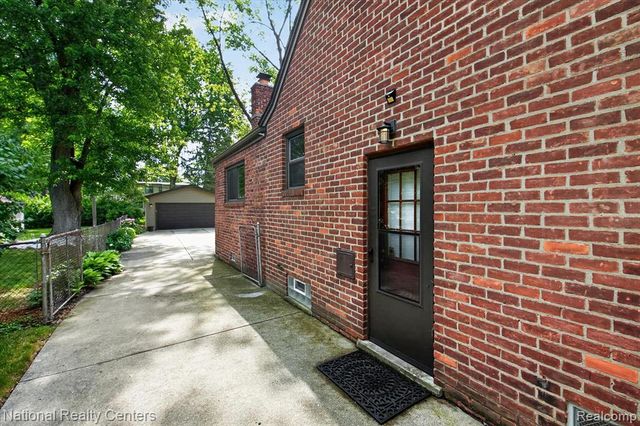 2436 N Vermont Avenue, Royal Oak, MI 48073