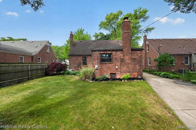 2436 N Vermont Avenue, Royal Oak, MI 48073
