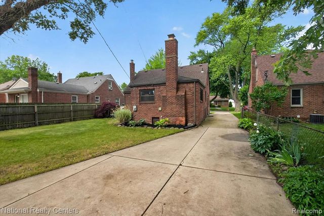 2436 N Vermont Avenue, Royal Oak, MI 48073