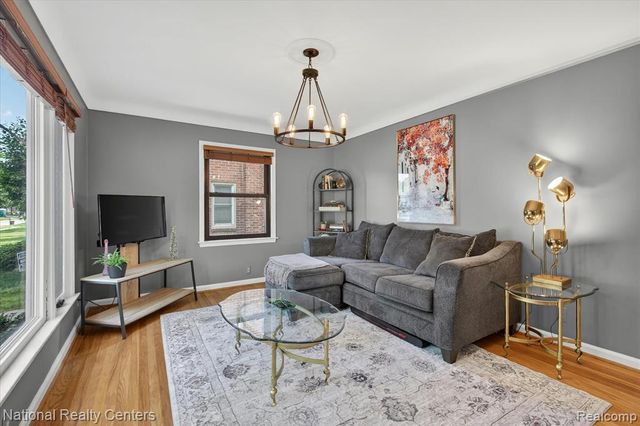2436 N Vermont Avenue, Royal Oak, MI 48073