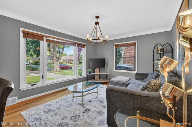 2436 N Vermont Avenue, Royal Oak, MI 48073