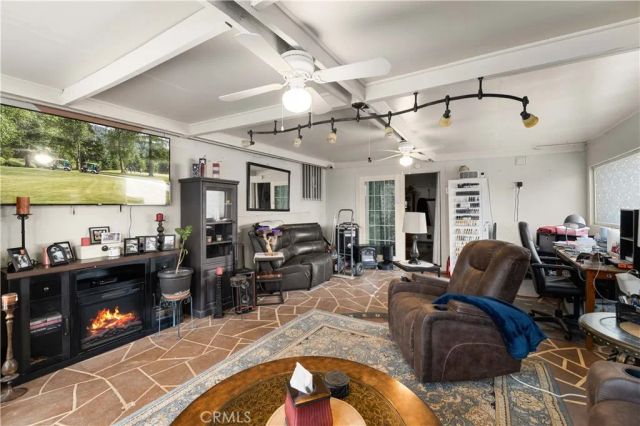 44213 Fenhold, Lancaster, CA 93535