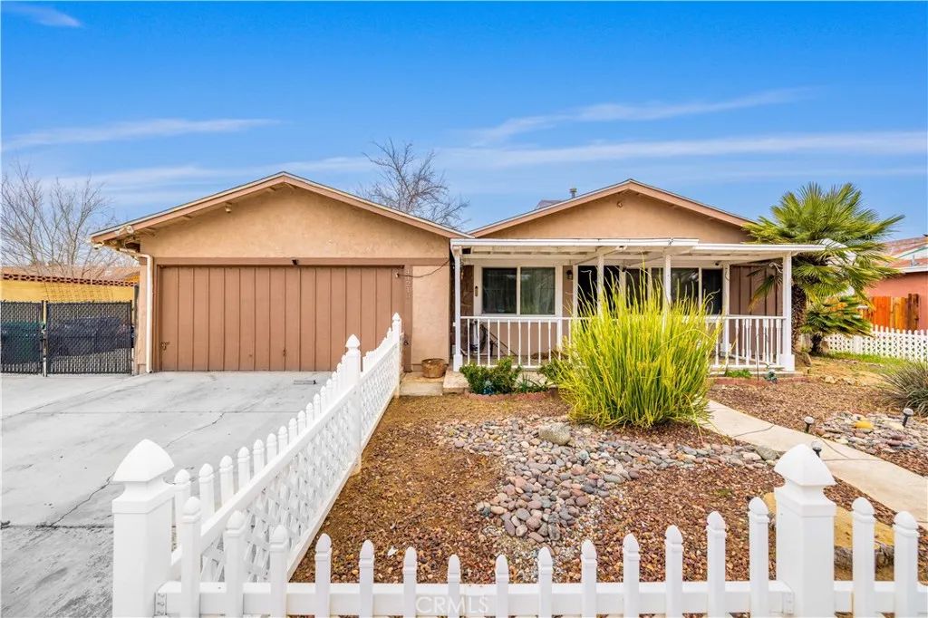 44213 Fenhold, Lancaster, CA 93535