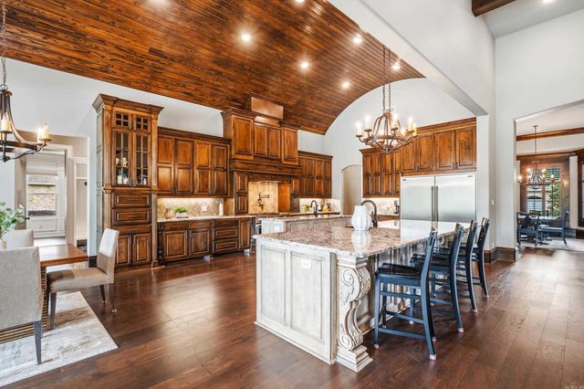 352 Arlington Park Court, Hot Springs, AR 71901