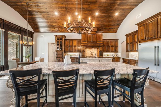 352 Arlington Park Court, Hot Springs, AR 71901