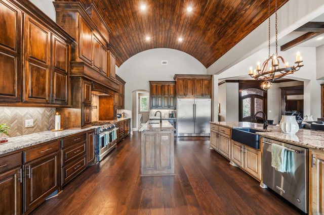 352 Arlington Park Court, Hot Springs, AR 71901