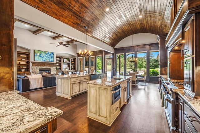352 Arlington Park Court, Hot Springs, AR 71901