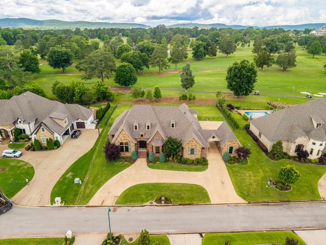 352 Arlington Park Court, Hot Springs, AR 71901