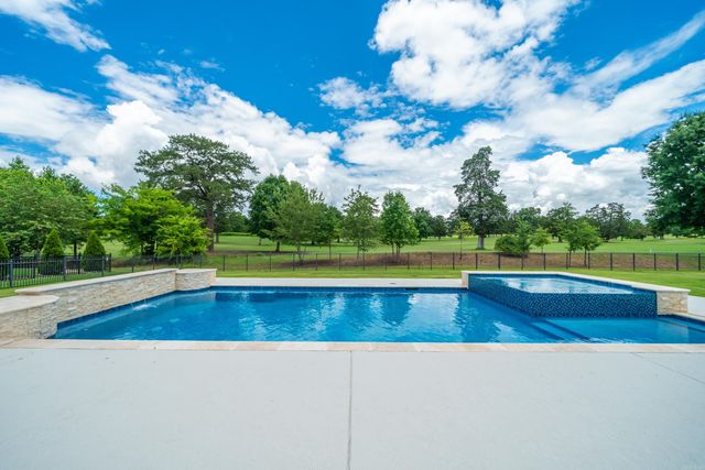 352 Arlington Park Court, Hot Springs, AR 71901