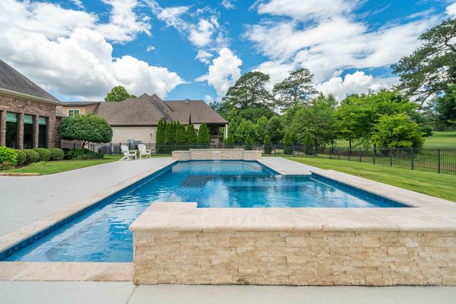 352 Arlington Park Court, Hot Springs, AR 71901