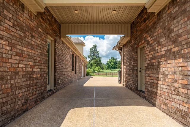 352 Arlington Park Court, Hot Springs, AR 71901