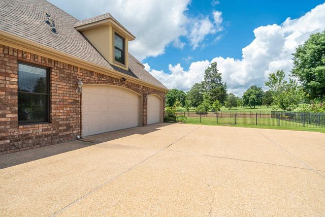 352 Arlington Park Court, Hot Springs, AR 71901