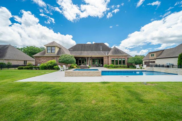 352 Arlington Park Court, Hot Springs, AR 71901