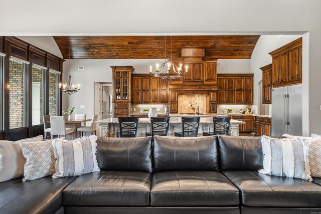 352 Arlington Park Court, Hot Springs, AR 71901