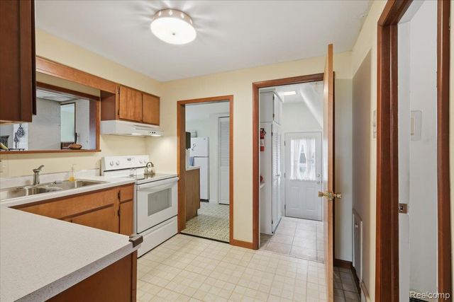 2811 Orange Grove Road, Waterford Charter Township, MI 48329