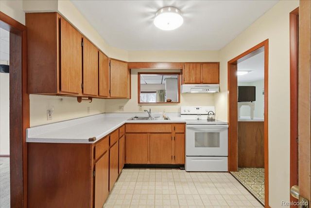 2811 Orange Grove Road, Waterford Charter Township, MI 48329
