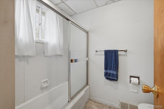 2811 Orange Grove Road, Waterford Charter Township, MI 48329