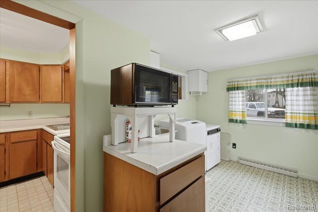 2811 Orange Grove Road, Waterford Charter Township, MI 48329