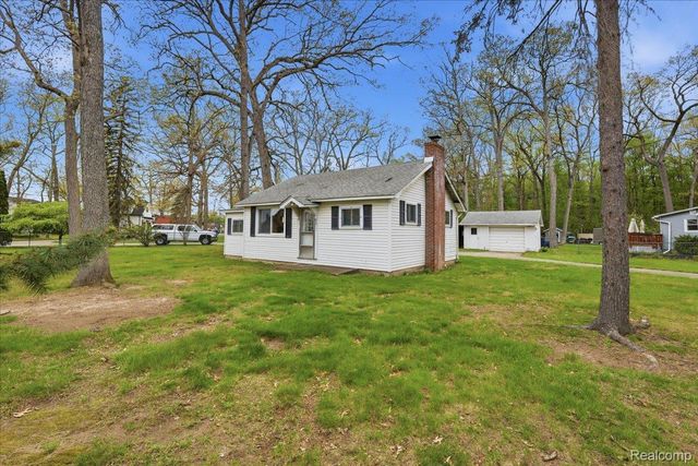 2811 Orange Grove Road, Waterford Charter Township, MI 48329