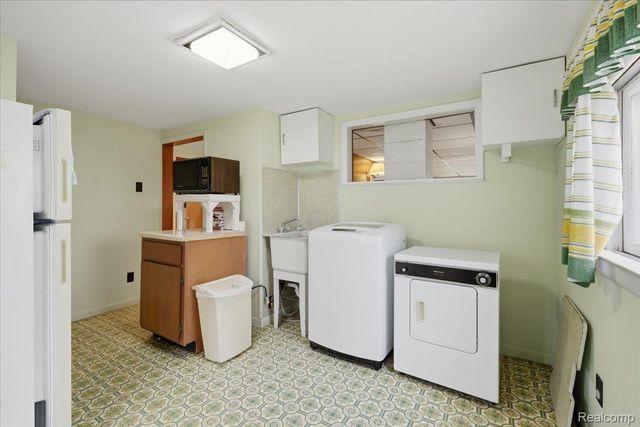 2811 Orange Grove Road, Waterford Charter Township, MI 48329