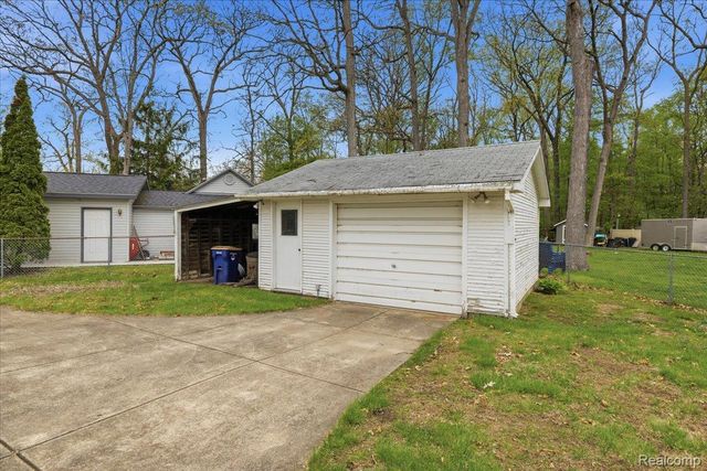 2811 Orange Grove Road, Waterford Charter Township, MI 48329