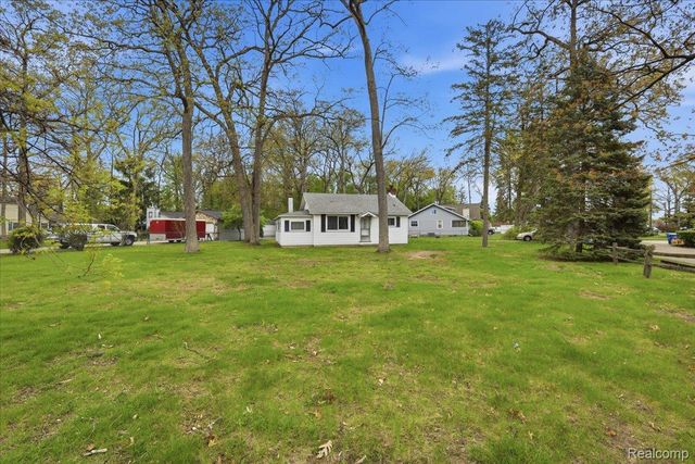 2811 Orange Grove Road, Waterford Charter Township, MI 48329