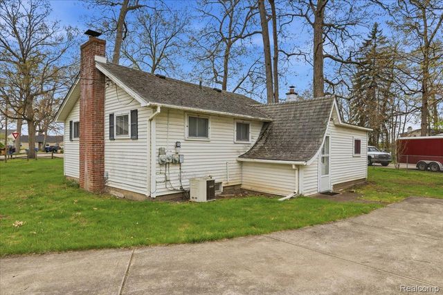 2811 Orange Grove Road, Waterford Charter Township, MI 48329
