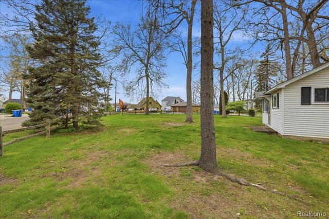 2811 Orange Grove Road, Waterford Charter Township, MI 48329