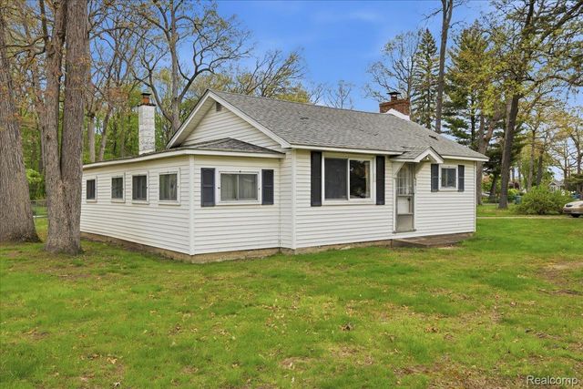 2811 Orange Grove Road, Waterford Charter Township, MI 48329