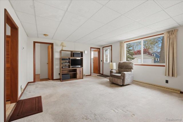 2811 Orange Grove Road, Waterford Charter Township, MI 48329