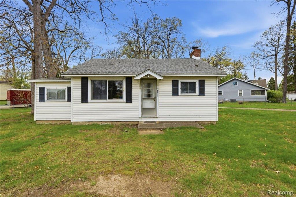 2811 Orange Grove Road, Waterford Charter Township, MI 48329