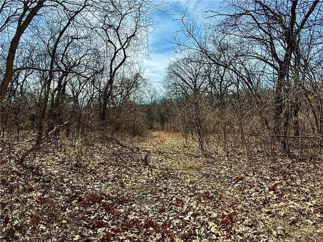 19209 Santa Fe Trail, Leavenworth, KS 66048