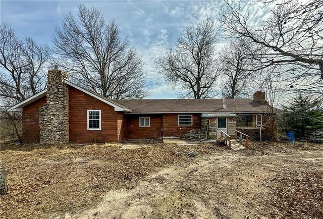 19209 Santa Fe Trail, Leavenworth, KS 66048