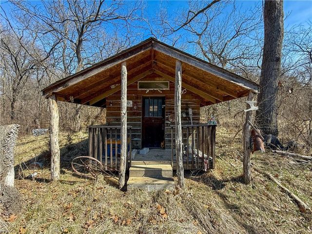 19209 Santa Fe Trail, Leavenworth, KS 66048