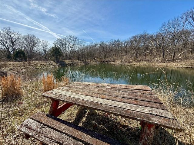 19209 Santa Fe Trail, Leavenworth, KS 66048