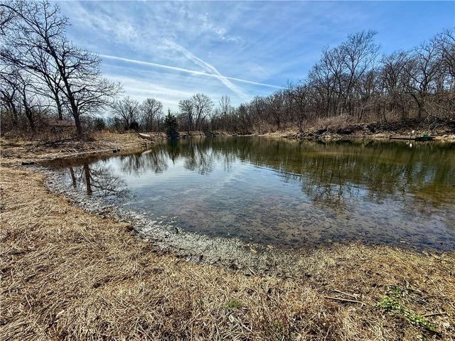 19209 Santa Fe Trail, Leavenworth, KS 66048