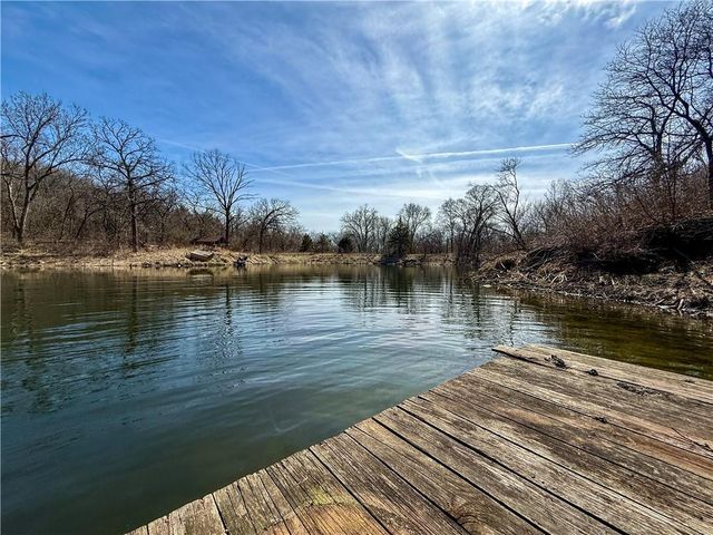 19209 Santa Fe Trail, Leavenworth, KS 66048
