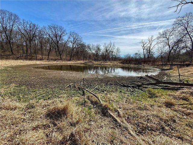 19209 Santa Fe Trail, Leavenworth, KS 66048