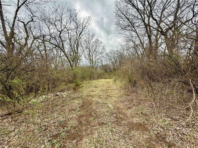 19209 Santa Fe Trail, Leavenworth, KS 66048