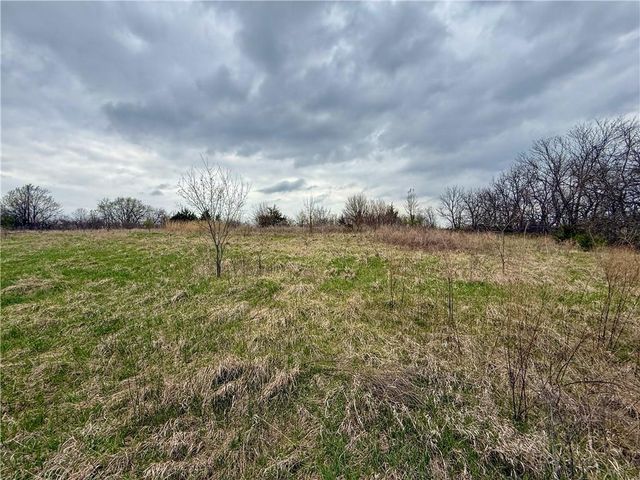 19209 Santa Fe Trail, Leavenworth, KS 66048
