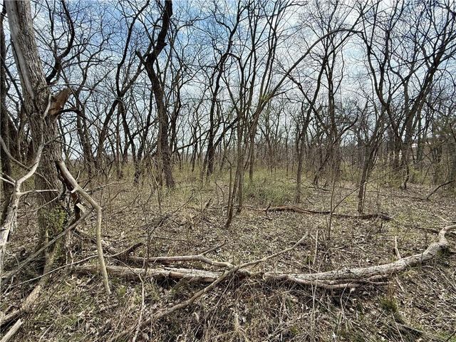 19209 Santa Fe Trail, Leavenworth, KS 66048