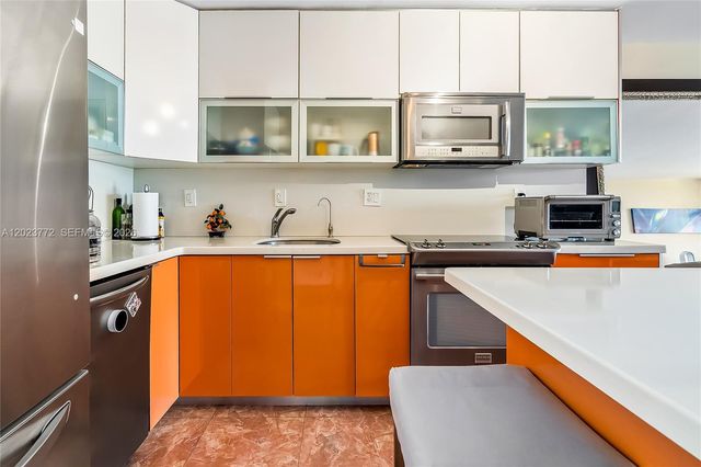 600 SW Parkview Dr 505, Hallandale Beach, FL 33009
