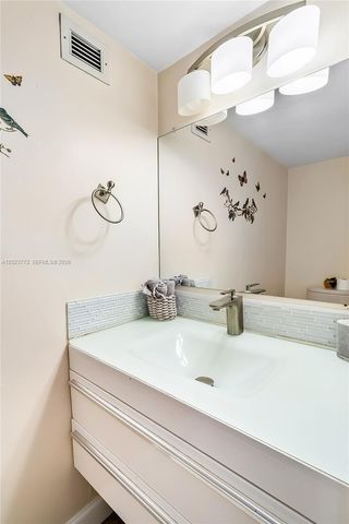 600 SW Parkview Dr 505, Hallandale Beach, FL 33009