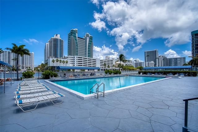 600 SW Parkview Dr 505, Hallandale Beach, FL 33009