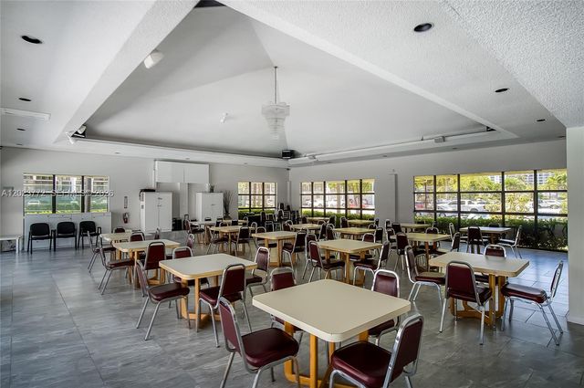 600 SW Parkview Dr 505, Hallandale Beach, FL 33009