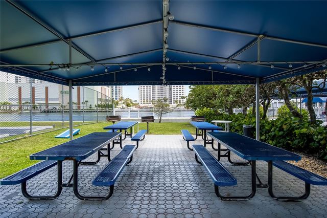 600 SW Parkview Dr 505, Hallandale Beach, FL 33009