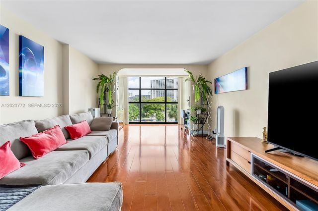 600 SW Parkview Dr 505, Hallandale Beach, FL 33009