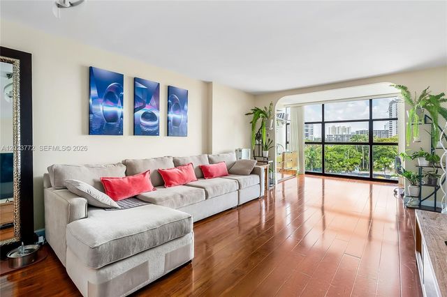 600 SW Parkview Dr 505, Hallandale Beach, FL 33009